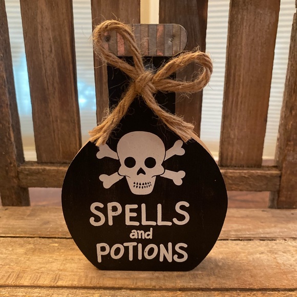 Halloween Potion Bottles Set, Witch’s Brew Potion Bottles, Spells & Potions - Picture 10 of 16